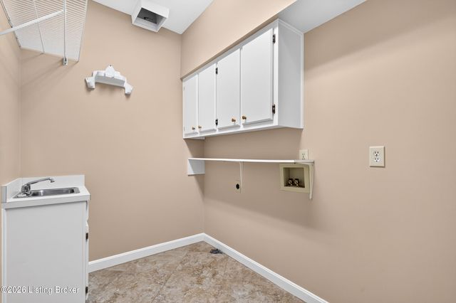 7505 Deer View Ct, Louisville, KY 40241