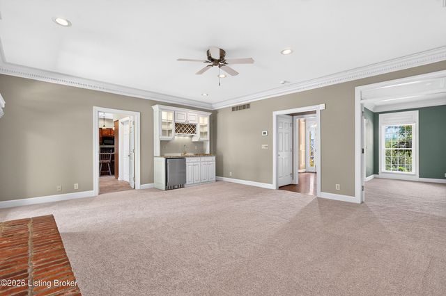 7505 Deer View Ct, Louisville, KY 40241