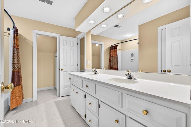 7505 Deer View Ct, Louisville, KY 40241