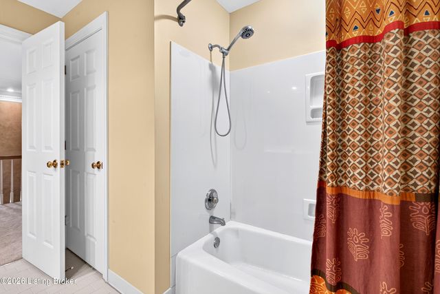 7505 Deer View Ct, Louisville, KY 40241
