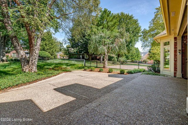 7505 Deer View Ct, Louisville, KY 40241