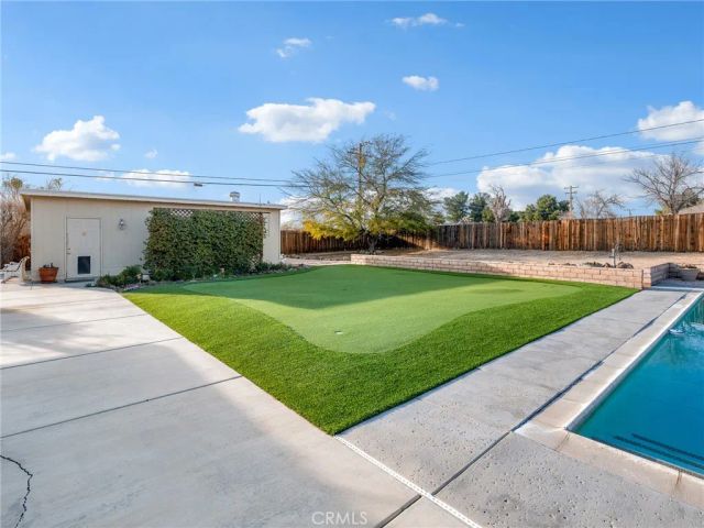 19544 Oneida, Apple Valley, CA 92307