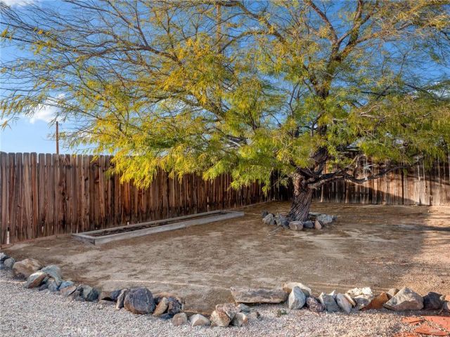 19544 Oneida, Apple Valley, CA 92307