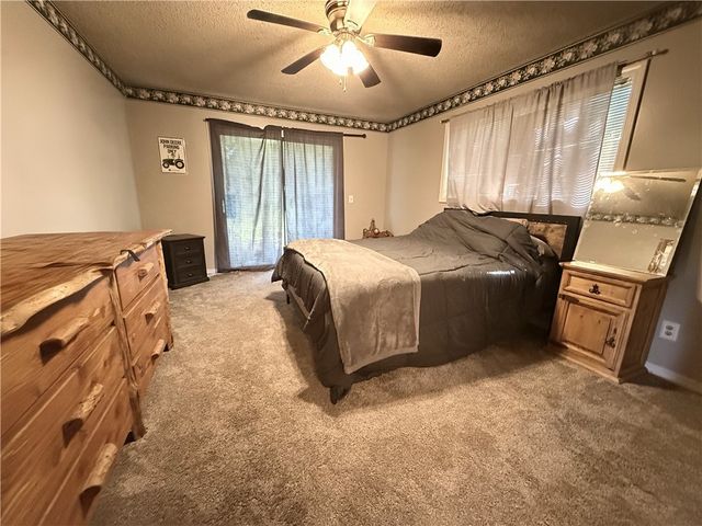 21470 Oak Park Lane, Siloam Springs, AR 72761