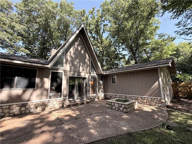 21470 Oak Park Lane, Siloam Springs, AR 72761