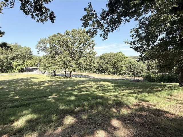 21470 Oak Park Lane, Siloam Springs, AR 72761