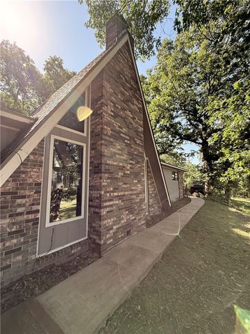 21470 Oak Park Lane, Siloam Springs, AR 72761