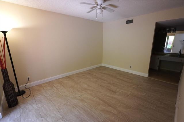 11521 NW 10th St, Hollywood, FL 33026