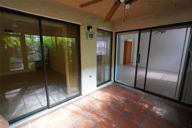 11521 NW 10th St, Hollywood, FL 33026