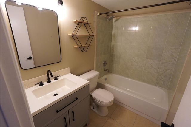 11521 NW 10th St, Hollywood, FL 33026