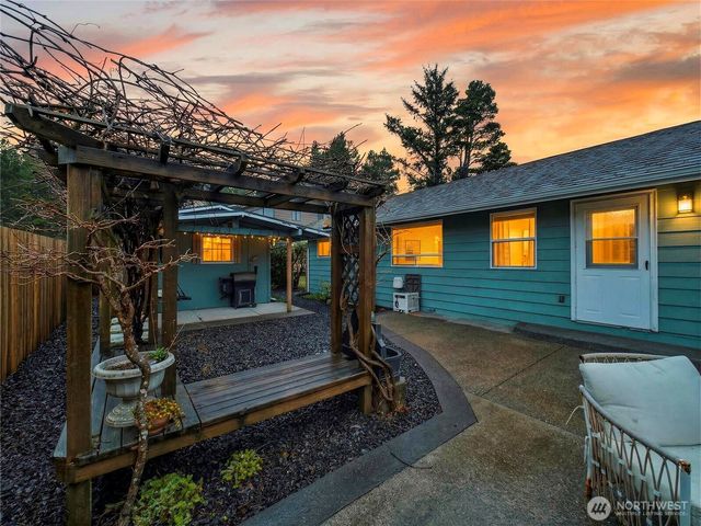 1507 Ocean Beach Boulevard S, Long Beach, WA 98631