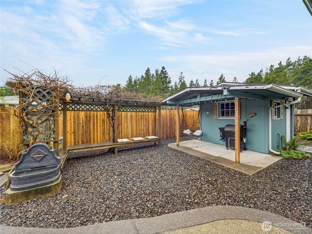 1507 Ocean Beach Boulevard S, Long Beach, WA 98631