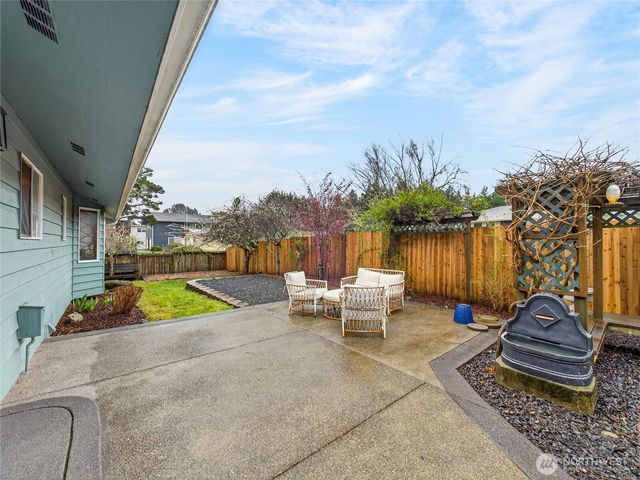 1507 Ocean Beach Boulevard S, Long Beach, WA 98631