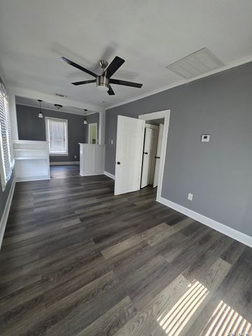 930 E Grayson St Apt 2, San Antonio, TX 78208