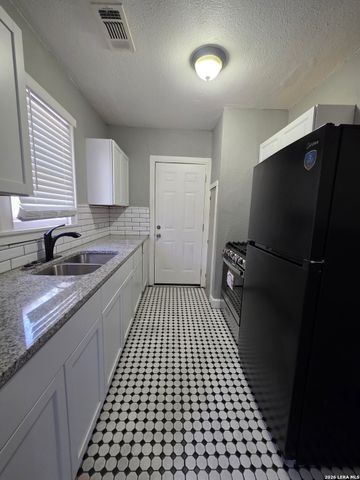 930 E Grayson St Apt 2, San Antonio, TX 78208