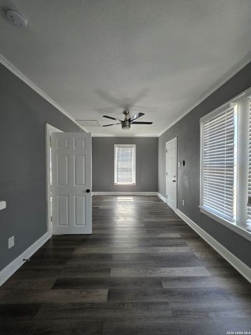 930 E Grayson St Apt 2, San Antonio, TX 78208