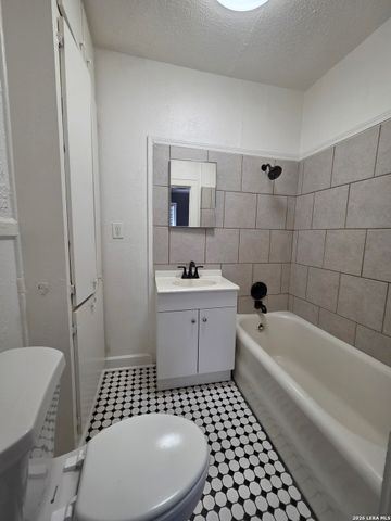 930 E Grayson St Apt 2, San Antonio, TX 78208