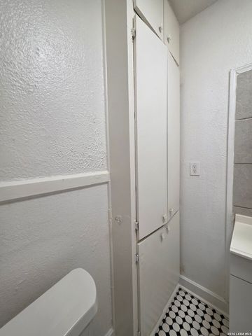 930 E Grayson St Apt 2, San Antonio, TX 78208