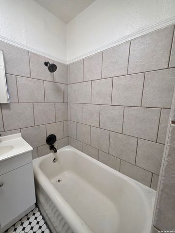 930 E Grayson St Apt 2, San Antonio, TX 78208