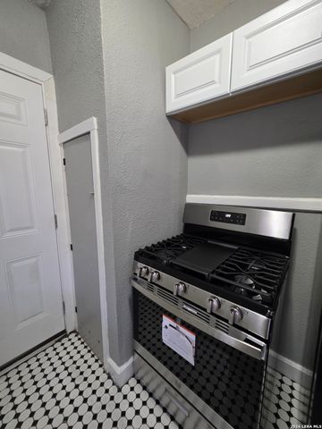 930 E Grayson St Apt 2, San Antonio, TX 78208