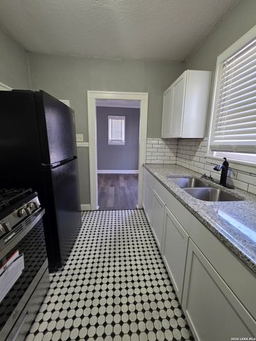 930 E Grayson St Apt 2, San Antonio, TX 78208