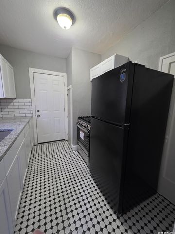 930 E Grayson St Apt 2, San Antonio, TX 78208