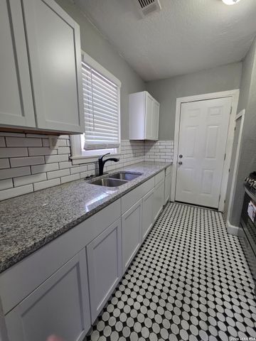 930 E Grayson St Apt 2, San Antonio, TX 78208