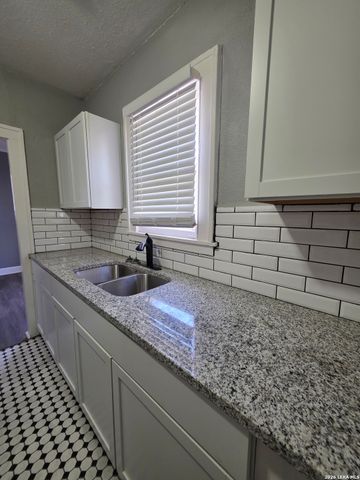 930 E Grayson St Apt 2, San Antonio, TX 78208