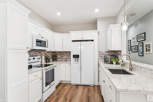 895 Watercress Lane, Fenton, MI 48430
