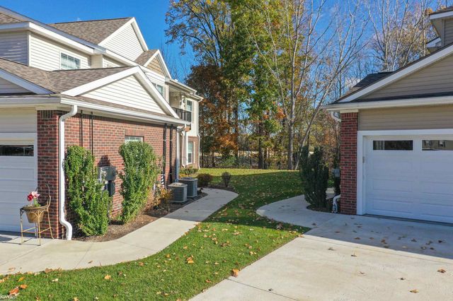 895 Watercress Lane, Fenton, MI 48430