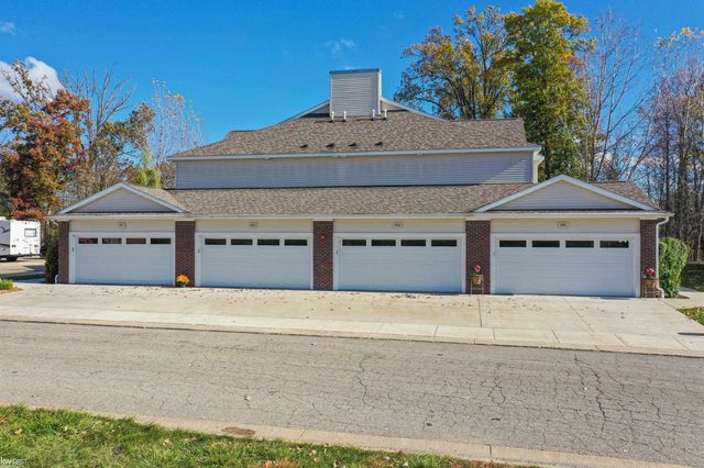 895 Watercress Lane, Fenton, MI 48430