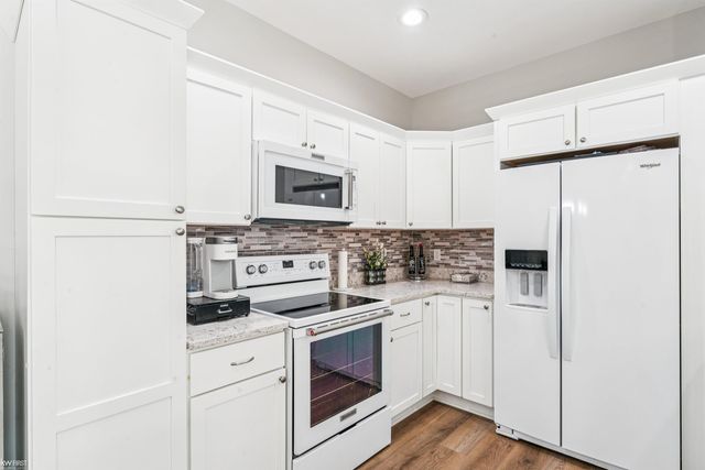 895 Watercress Lane, Fenton, MI 48430