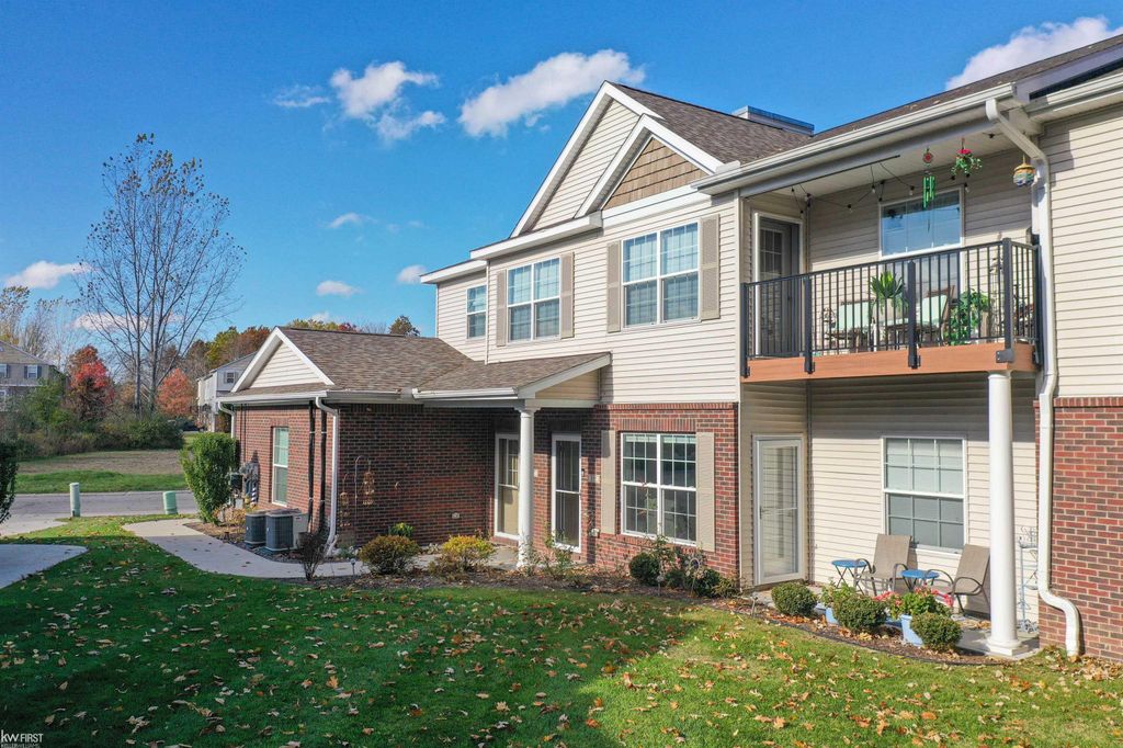 895 Watercress Lane, Fenton, MI 48430