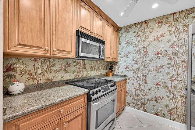 3215 SE 10th Street 102, Pompano Beach, FL 33062