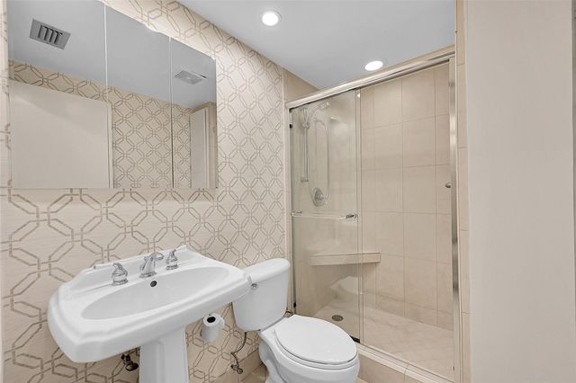 3215 SE 10th Street 102, Pompano Beach, FL 33062