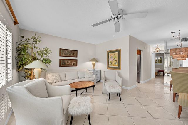 3215 SE 10th Street 102, Pompano Beach, FL 33062