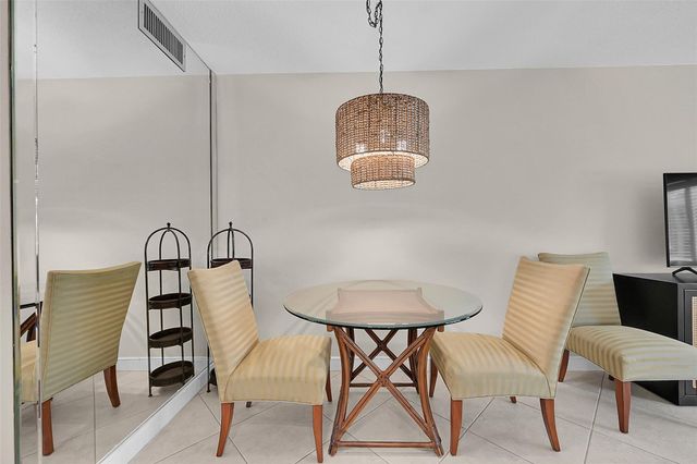 3215 SE 10th Street 102, Pompano Beach, FL 33062