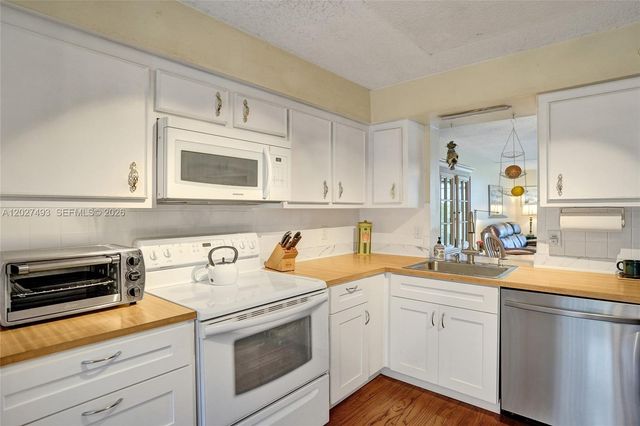 4550 NW 18th Avenue 306, Deerfield Beach, FL 33064