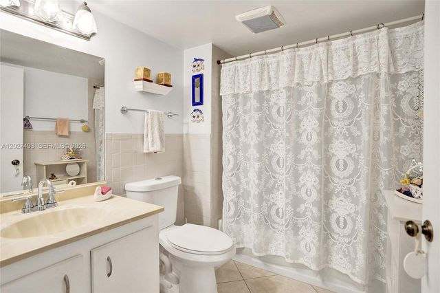 4550 NW 18th Avenue 306, Deerfield Beach, FL 33064