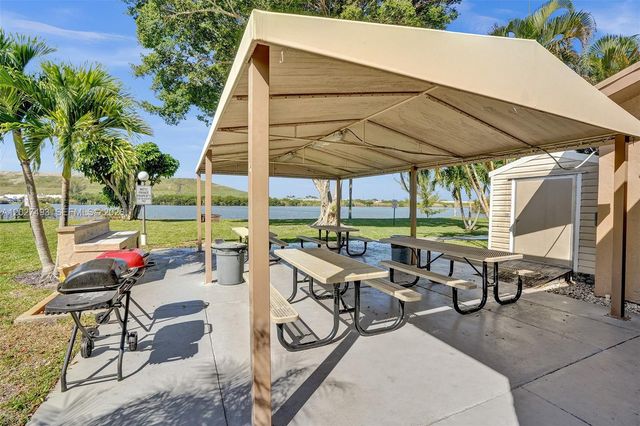 4550 NW 18th Avenue 306, Deerfield Beach, FL 33064