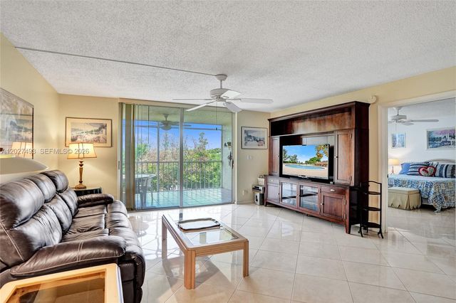 4550 NW 18th Avenue 306, Deerfield Beach, FL 33064