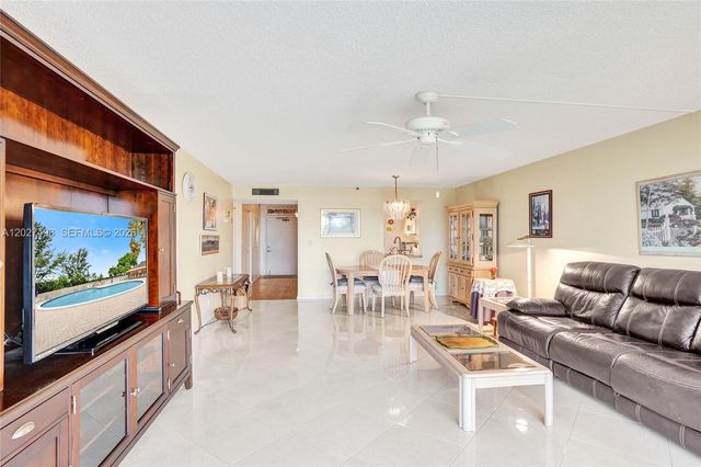 4550 NW 18th Avenue 306, Deerfield Beach, FL 33064