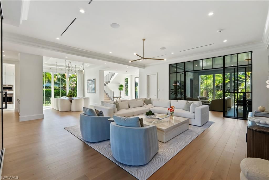 285 Central AVE, NAPLES, FL 34102 — photo 4