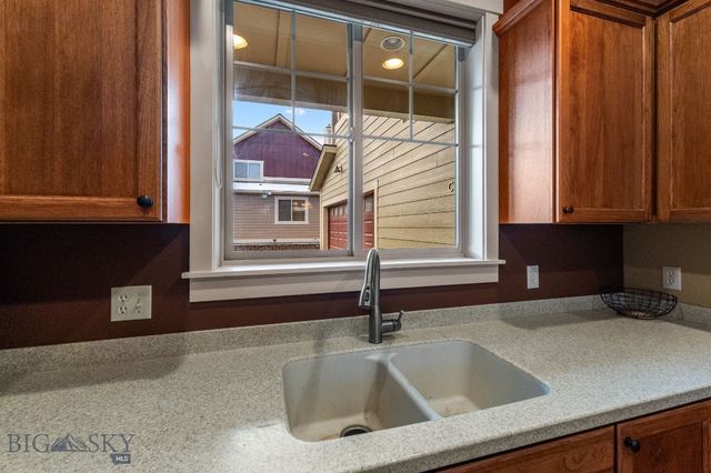 2272 Gallatin Green B, Bozeman, MT 59718