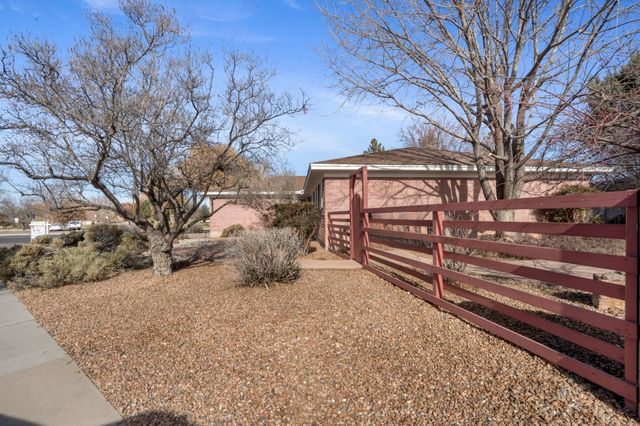 5803 Pojoaque Road NE, Albuquerque, NM 87110