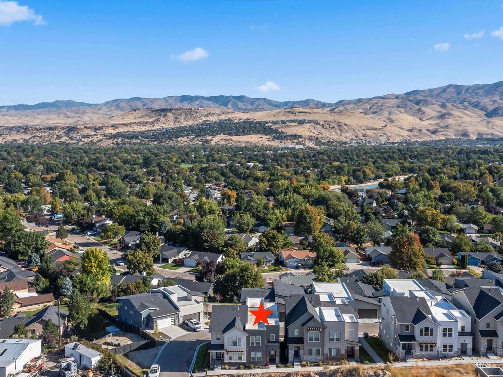 1251 E Echelon Ridge Lane, Boise, ID 83716
