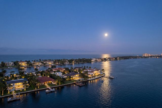 88 N Lakeshore Drive, Hypoluxo, FL 33462