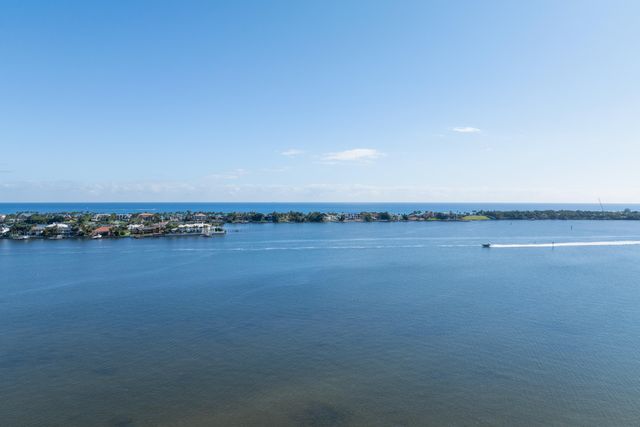 88 N Lakeshore Drive, Hypoluxo, FL 33462