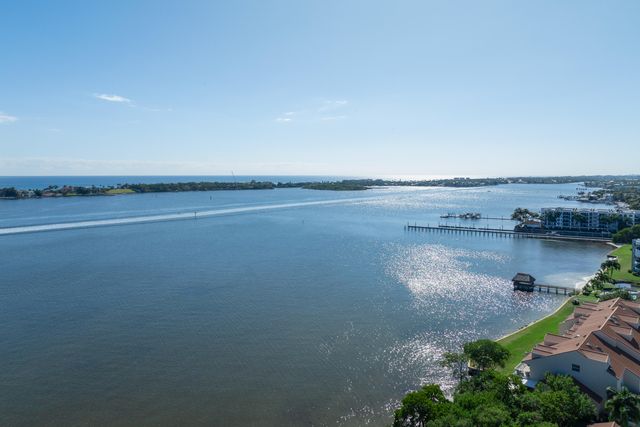 88 N Lakeshore Drive, Hypoluxo, FL 33462