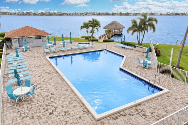 88 N Lakeshore Drive, Hypoluxo, FL 33462